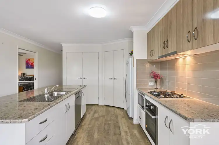 Sixth view of Homely house listing, 5 Madrid Court, Glenvale QLD 4350