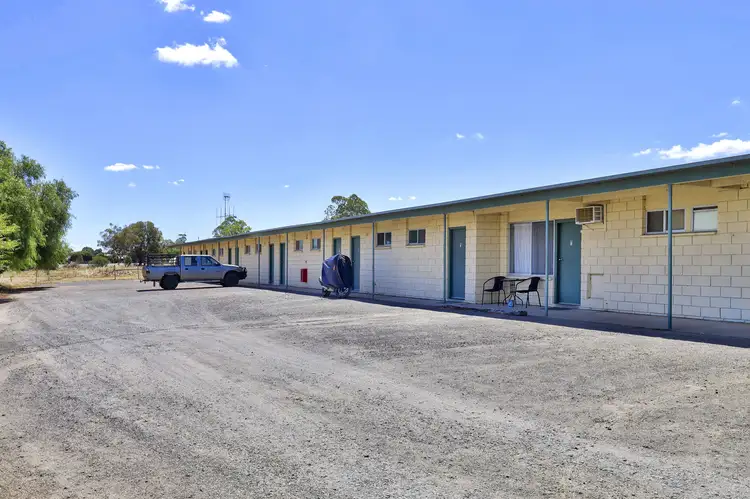 140 Crispe Street, Deniliquin NSW 2710