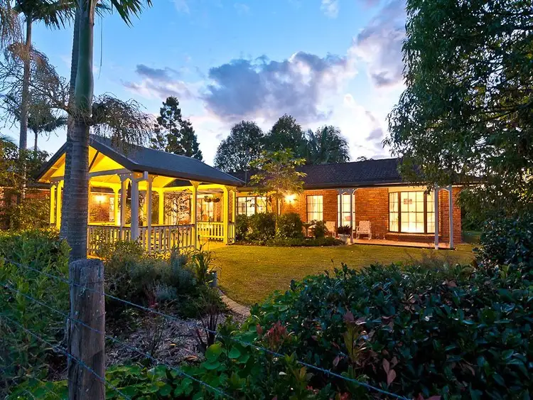 5 Benjamin Close, Samford Valley QLD 4520