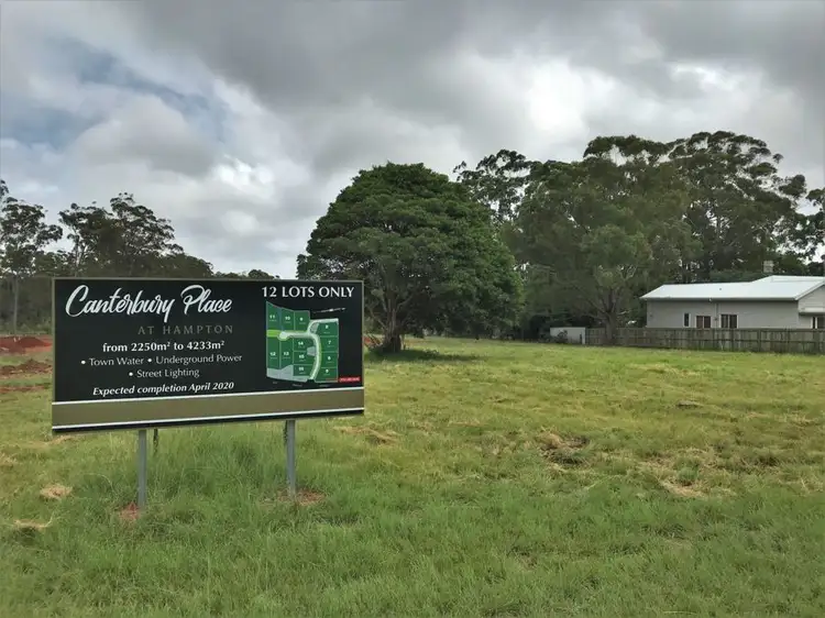Canterbury Place, Hampton QLD 4352