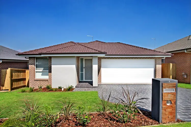 9 Dromedary Pl, Macquarie Links NSW 2565