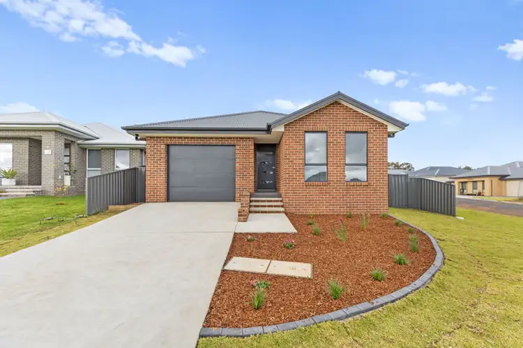 6 Waterworks Road, Junee NSW 2663
