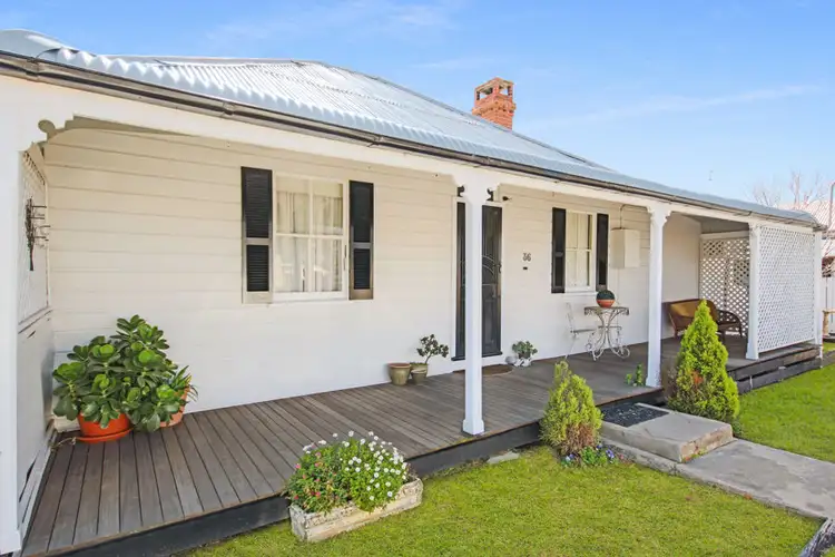36 Margaret Street, Tenterfield NSW 2372