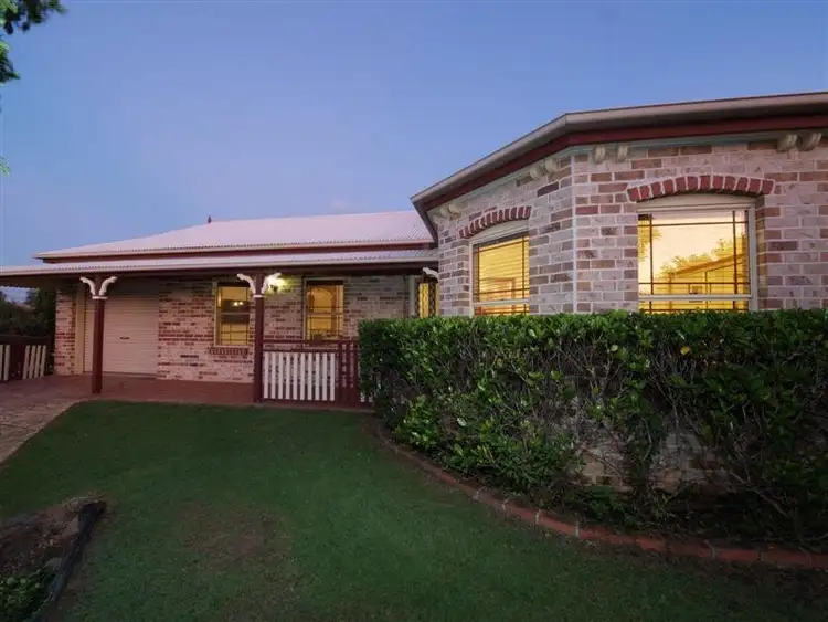 7 MARINA COURT, Eatons Hill QLD 4037