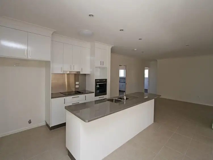 4 Chani Close, Urangan QLD 4655