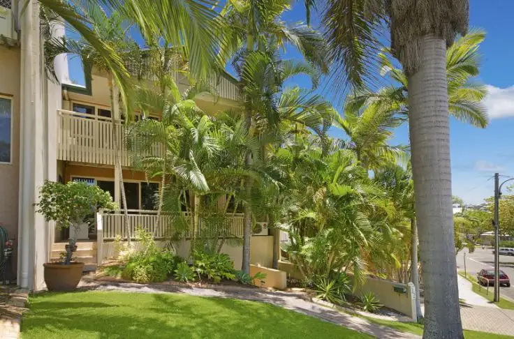 Main view of Homely townhouse listing, 2/32 Murray Street, North Ward QLD 4810