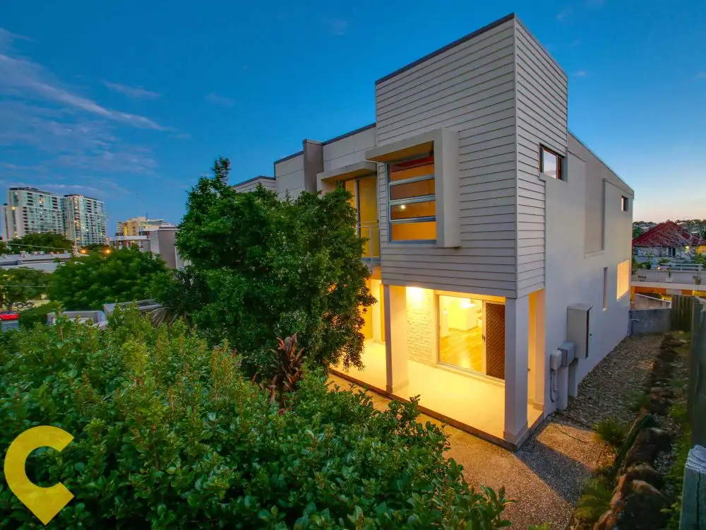 Main view of Homely townhouse listing, 8/12 Riverview Terrace, Hamilton QLD 4007