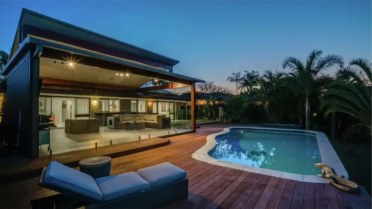 95 T E Peters Drive, Broadbeach Waters QLD 4218