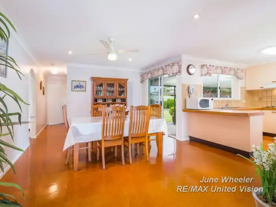 Fifth view of Homely house listing, 2 Hedlow Court, Carindale QLD 4152