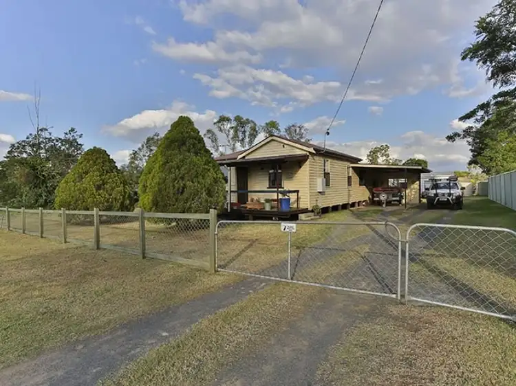 32 Barker Street, Goombungee QLD 4354
