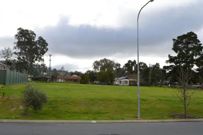 19 Featherstone Avenue, Albury NSW 2640