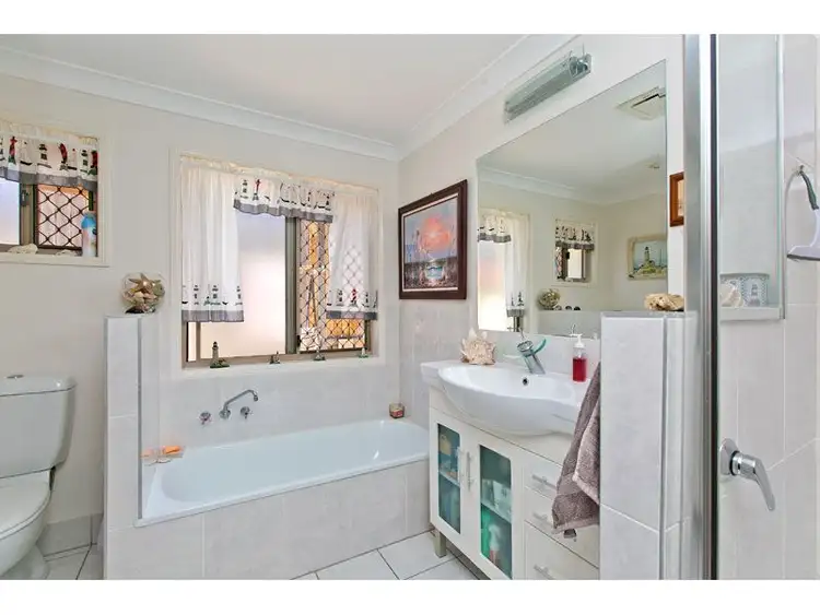 Fifth view of Homely house listing, 2 PAYNE COURT, Alexandra Hills QLD 4161