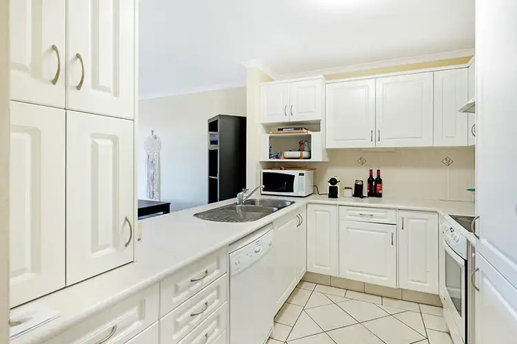 11/32 Armrick Avenue, Broadbeach QLD 4218