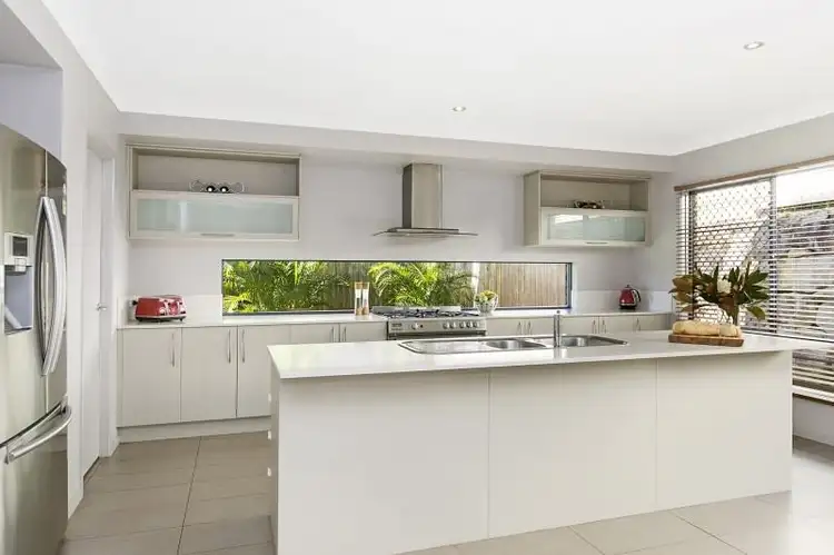 2a Scandia St, Kenmore QLD 4069
