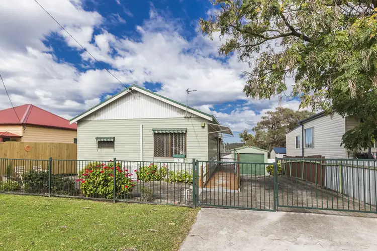 3 Miller St, Mayfield West NSW 2304