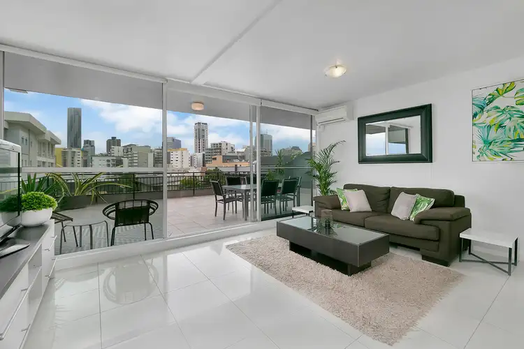 Main view of Homely unit listing, 3B/28 Fortescue Street, Spring Hill QLD 4000