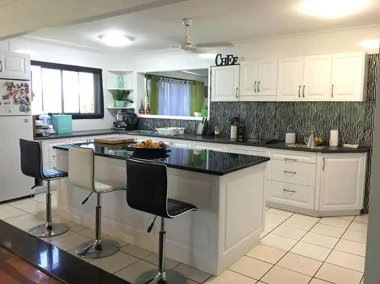 27 Trood St, Macgregor QLD 4109