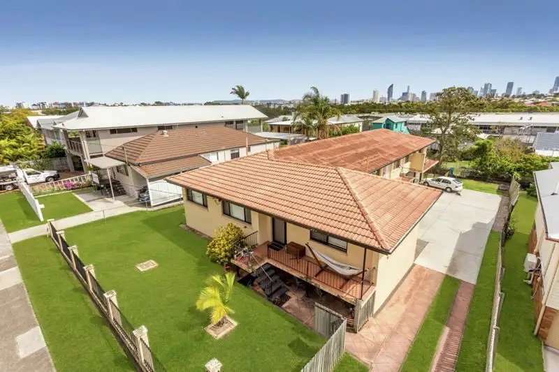 Main view of Homely unit listing, 1/30 Ninth Ave, Coorparoo QLD 4151