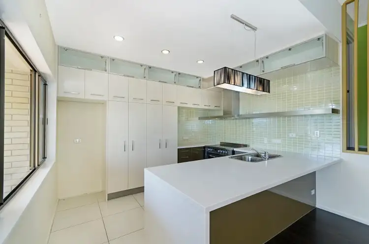 2/330 Stanley Street, North Ward QLD 4810