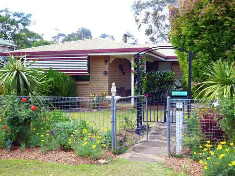 26 Andrews Rd,, Crows Nest QLD 4355