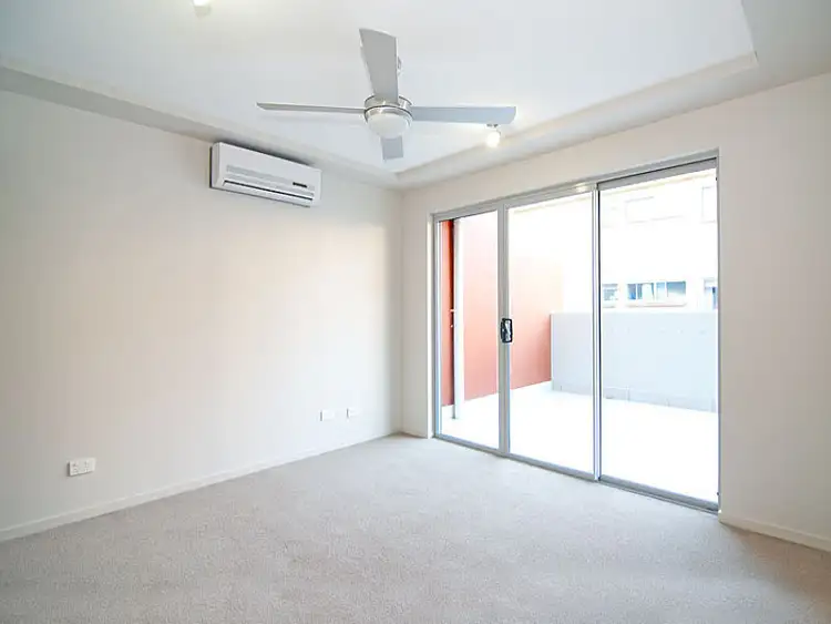 Fifth view of Homely unit listing, 2/36 Third Ave, Sandgate QLD 4017