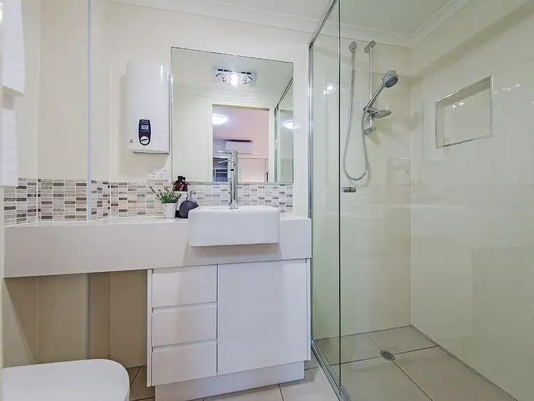 Sixth view of Homely unit listing, 5/54 Yamboyna Street, Manly QLD 4179