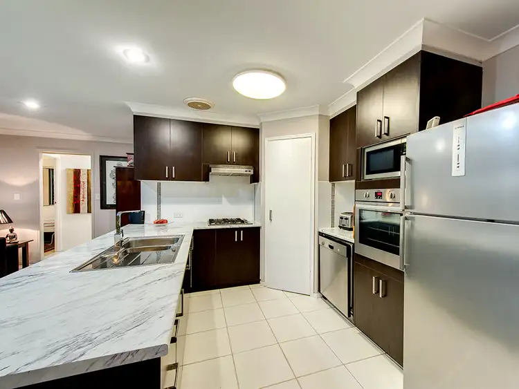 39 Clarendon Circuit, Forest Lake QLD 4078