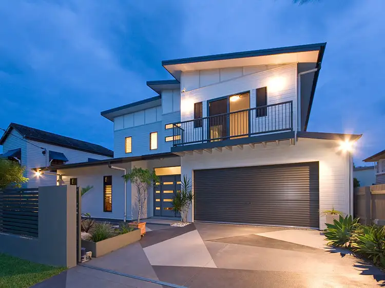 33 Raymond Street, Shorncliffe QLD 4017