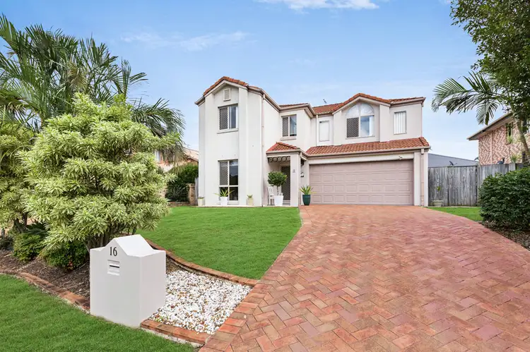 16 Clearmount Crescent, Carindale QLD 4152