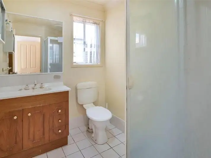 Sixth view of Homely semi-detached listing, 2/100 Cootharaba Drive, Helensvale QLD 4212