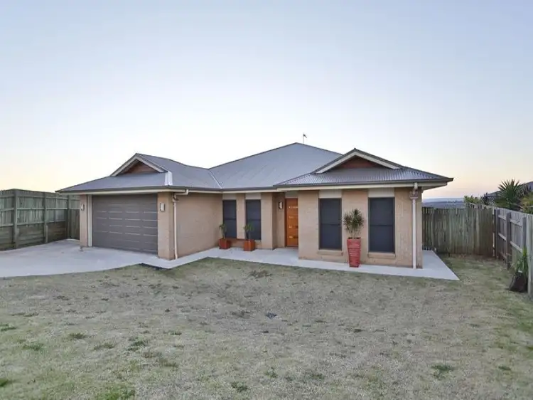 11 Finch Way, Highfields QLD 4352