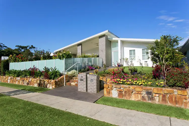 19 Green Bluff Rd, Sapphire Beach NSW 2450