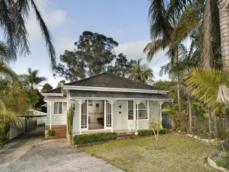 8 Ulolo Avenue, Hornsby Heights NSW 2077