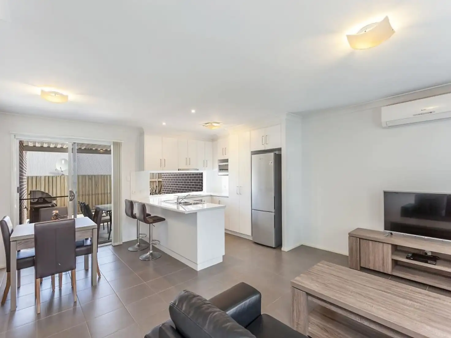 Main view of Homely unit listing, 2/23 Furness Court, Kearneys Spring QLD 4350