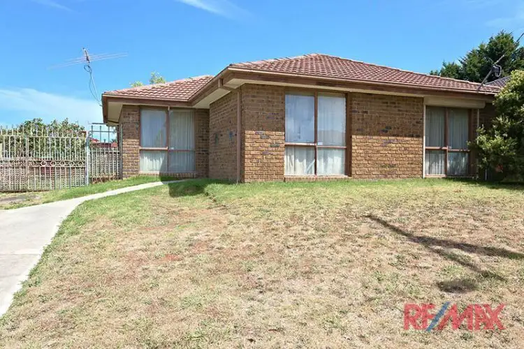 8 Simon Court, Hampton Park VIC 3976