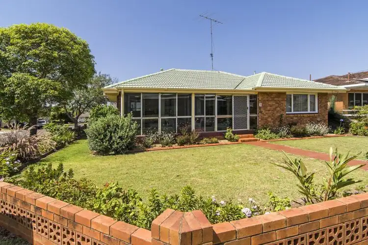 10 Friend St, Harristown QLD 4350