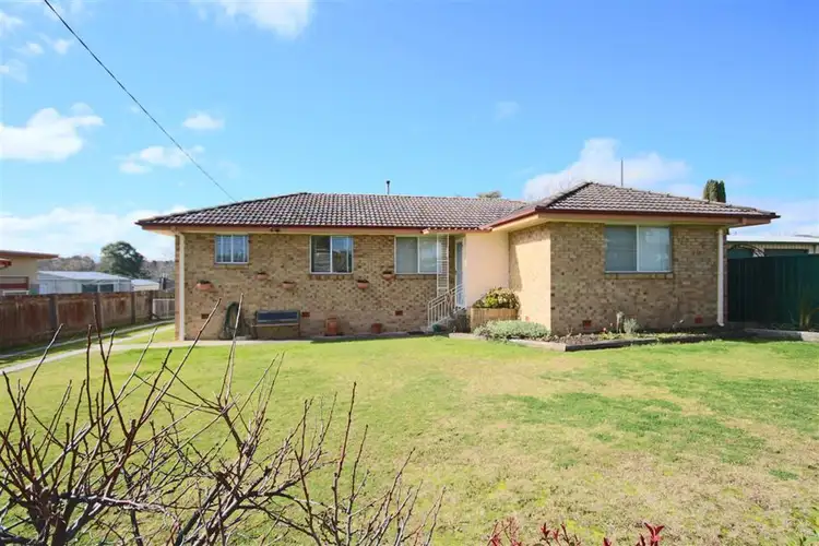 145 Logan Street, Tenterfield NSW 2372