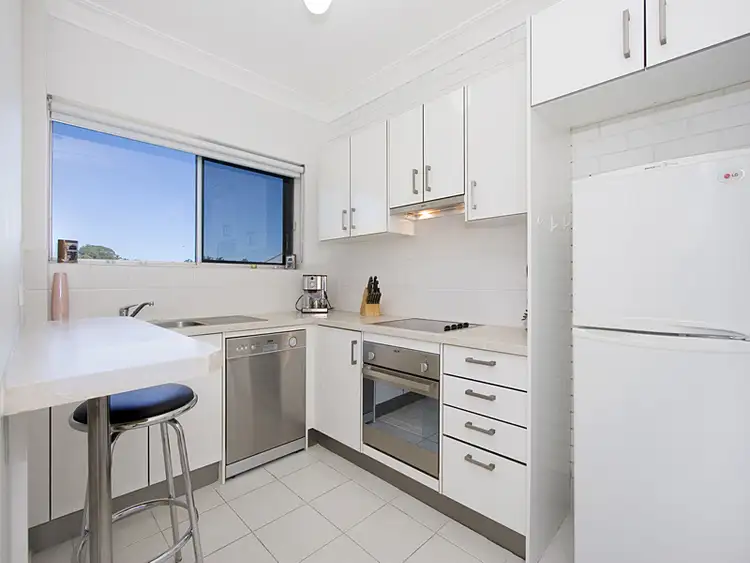 Main view of Homely apartment listing, 5/27 Second Avenue, Sandgate QLD 4017