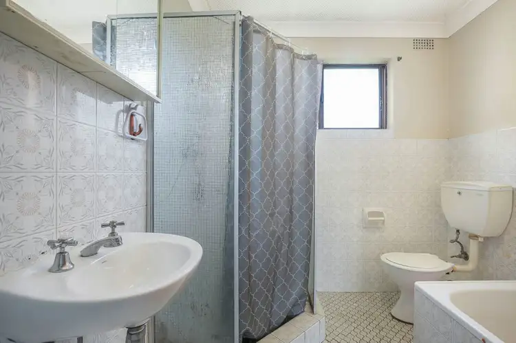 Sixth view of Homely unit listing, 4/5A Fairlight Avenue, Fairfield NSW 2165