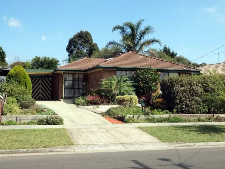 32 Edeys Run, Hampton Park VIC 3976