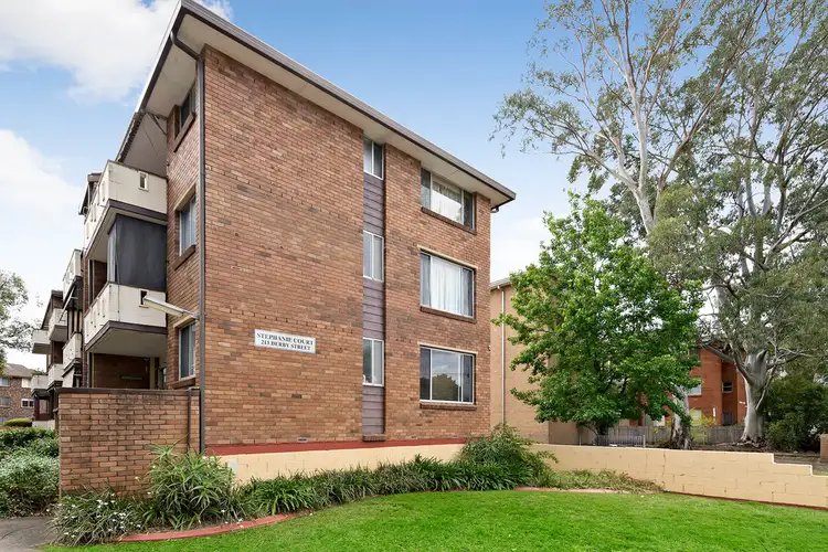 2/213 Derby Street