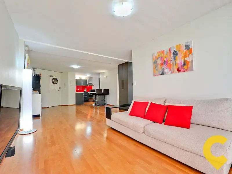 Main view of Homely unit listing, 2/572 Boundary Street, Spring Hill QLD 4000