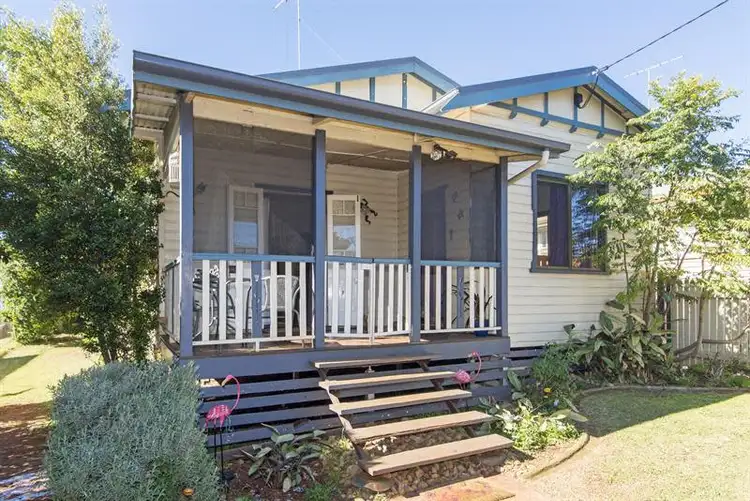 6 Clark St, South Toowoomba QLD 4350