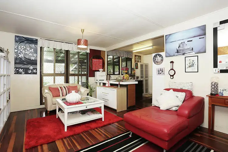 54 Kangaroo Avenue, Bongaree QLD 4507