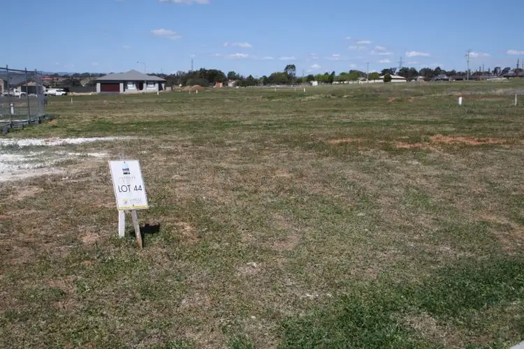 11 Illawarra Place, Tamworth NSW 2340