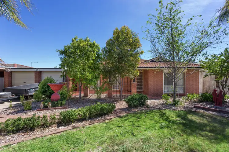 23 Bamarook Crescent, Glenfield Park NSW 2650