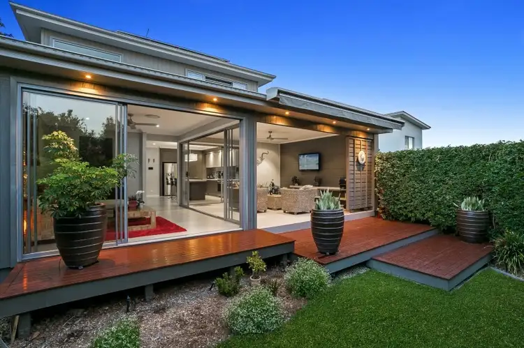 18 Nara Street, Kenmore QLD 4069