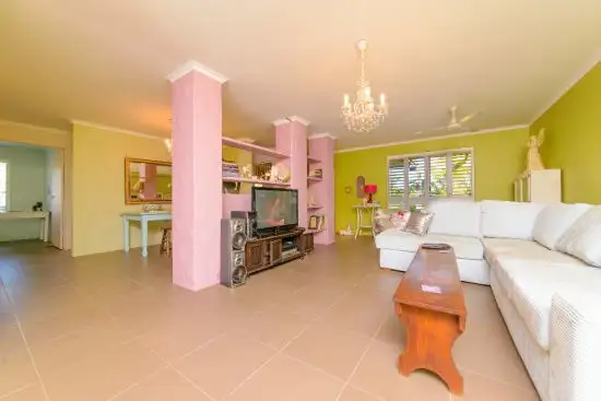 13 South St, Urangan QLD 4655