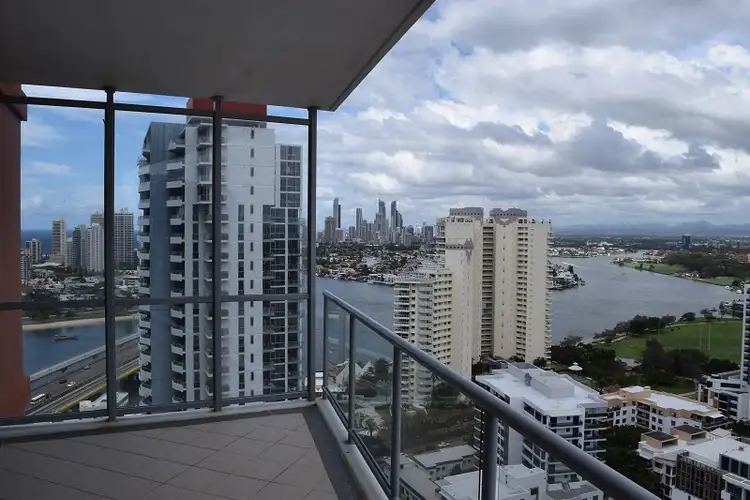 29/1 Como Crescent, Southport QLD 4215