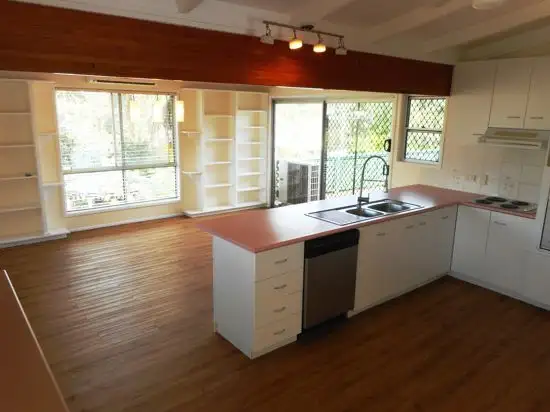 7 Johnston Street, Silkstone QLD 4304